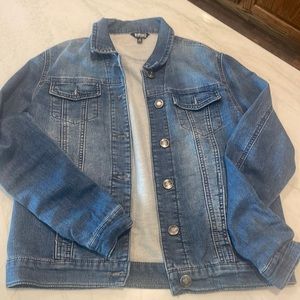 David Bitton denim jacket size small. Soft and stretchy